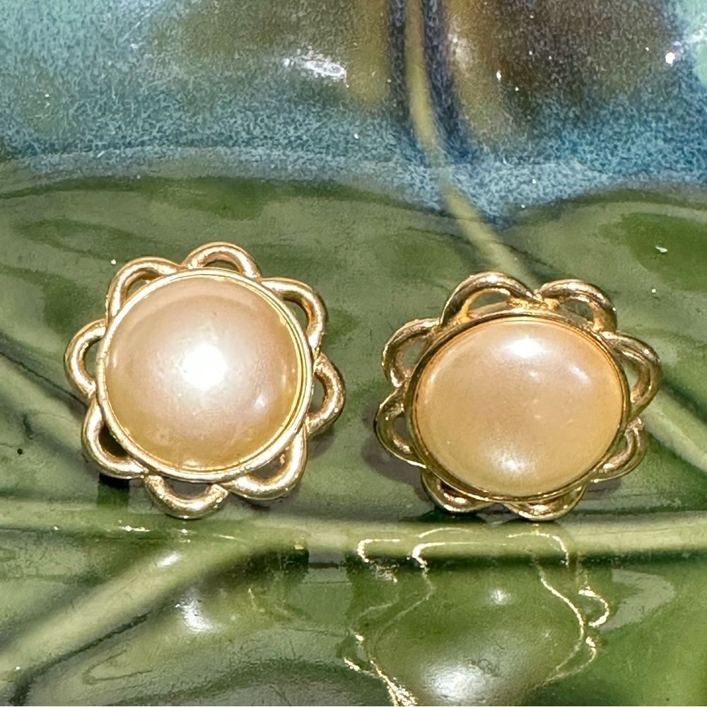 Vintage Monet Gold Tone & Pearl Clip on Earrings - Picture 2 of 5